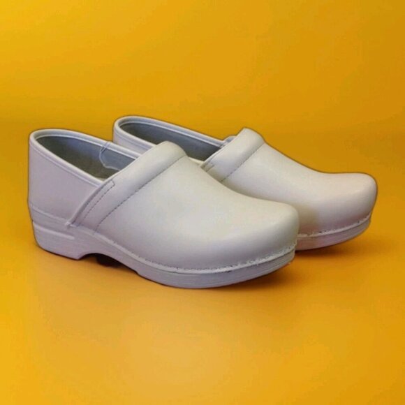 Dansko PRO White clog, EU: 40, US: 9.5-10 NIB New Nurse Excellent Comfortable - Picture 1 of 5